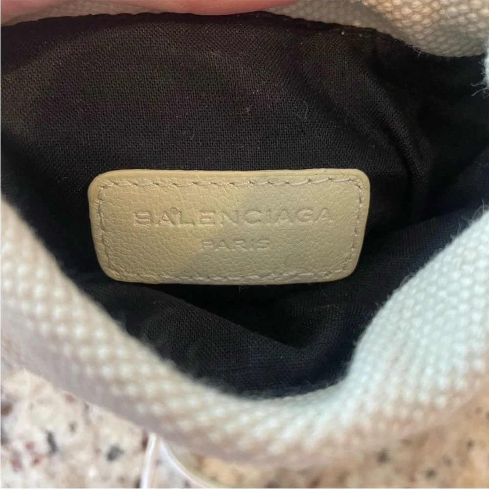 BALENCIAGA IVORY DRAWSTRING POUCH - Picture 5 of 5